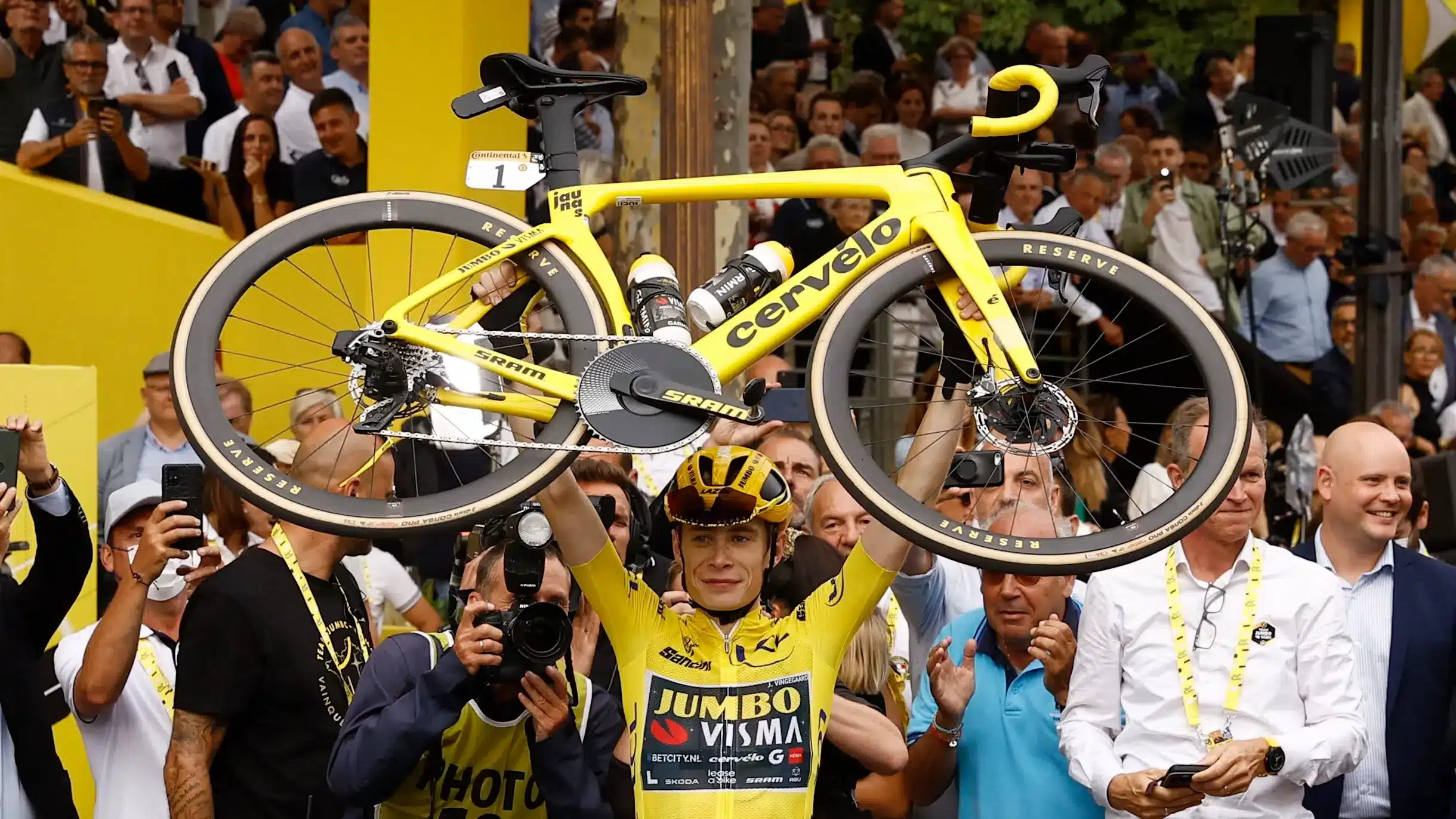 รีวิว Tour de France: Unchained (2023)